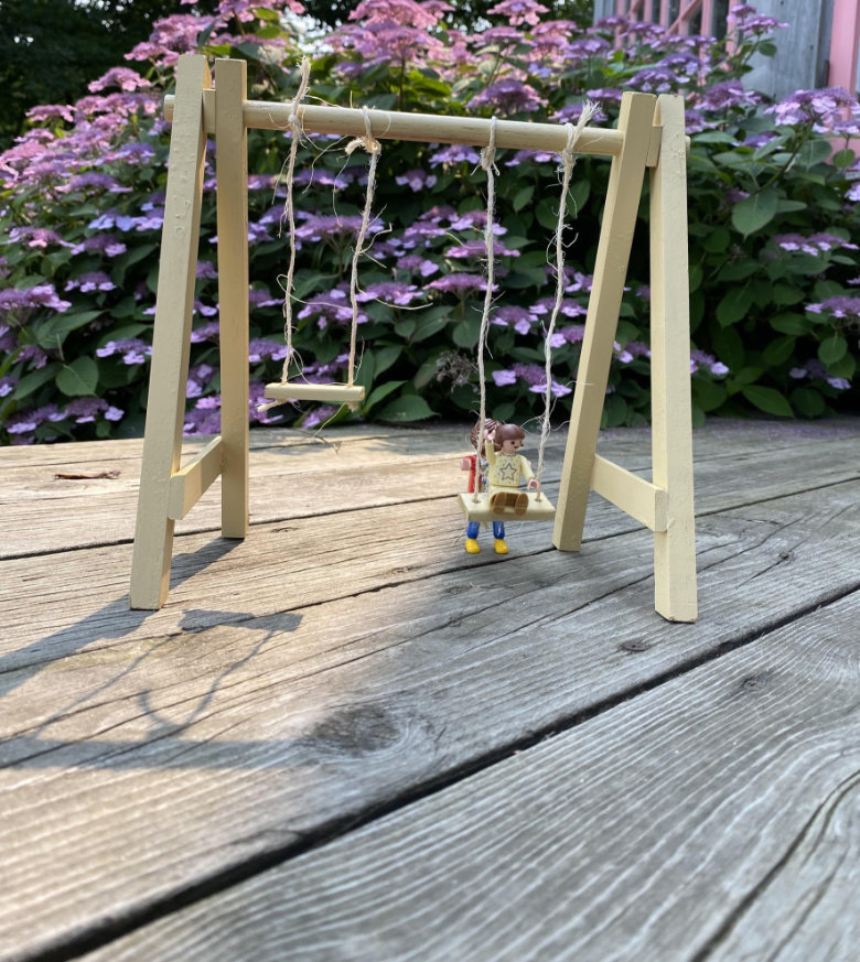 Swingset for Playmobile Characters : Michael Perry, Cora (8) & Duncan (5) Houck