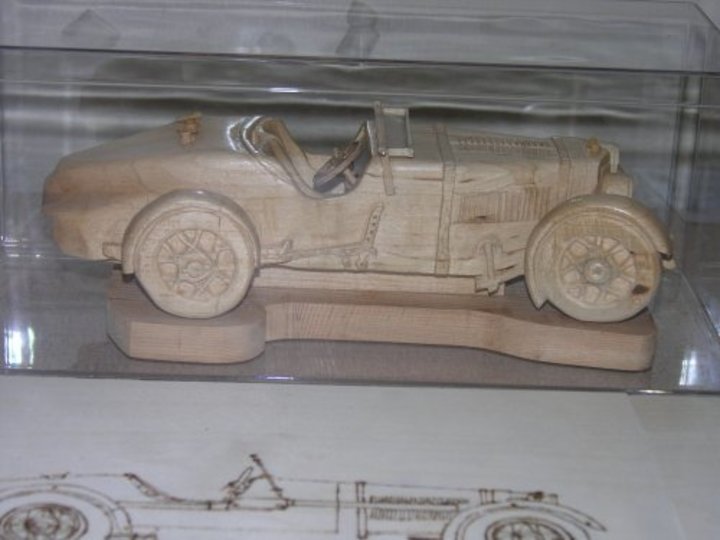 Le Roy Fennenald: Aston Marten Car Carving