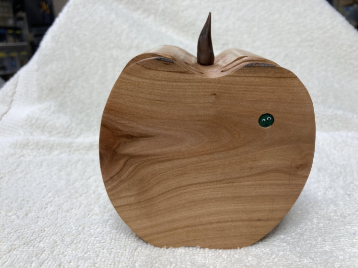  Apple Bandsaw Box:  Bruce Metzdorf