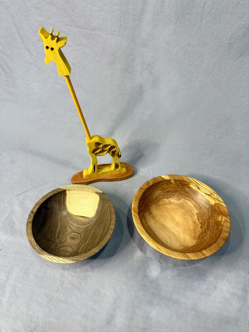 Bruce Metzdorf: Bowls, Giraffe