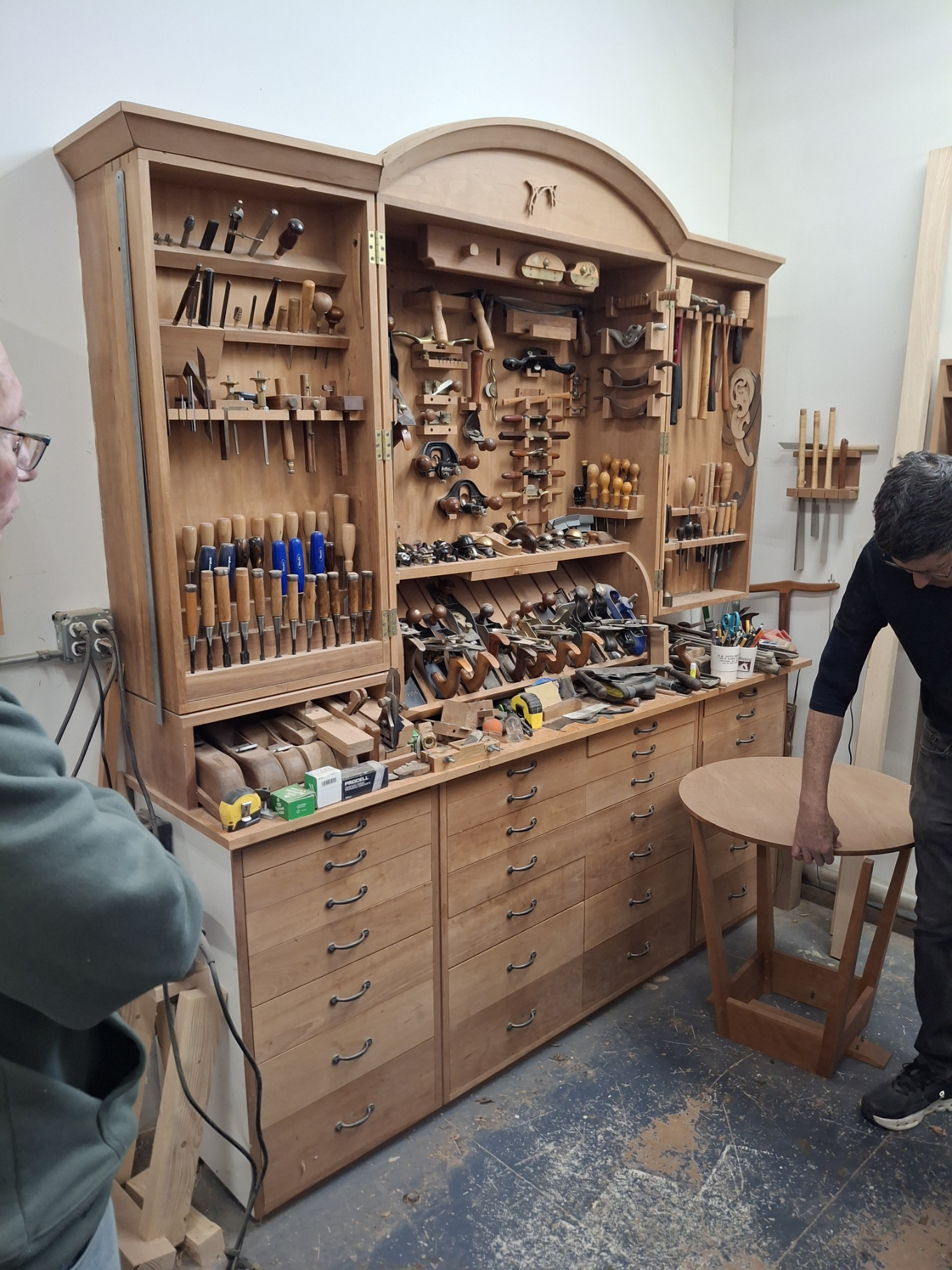 DPWW members visiting Jeff Miller's shop